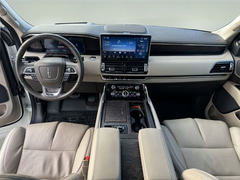 Used 2022 Lincoln Navigator Reserve image 12