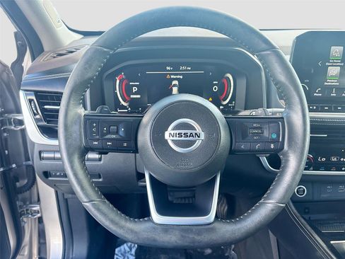 Used 2021 Nissan Rogue Platinum image 12