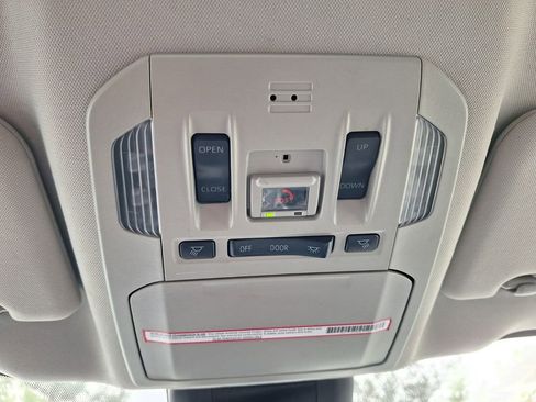 Used 2023 Toyota Highlander XLE image 19