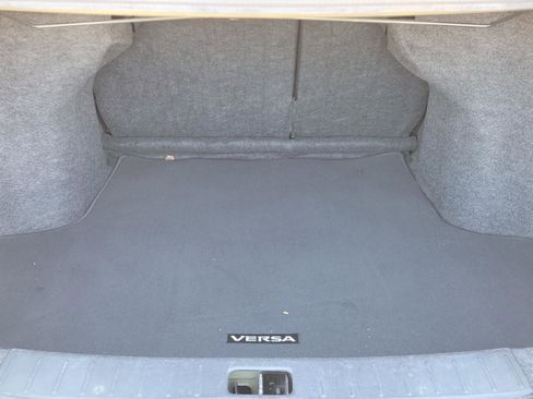 Used 2015 Nissan Versa SV image 9