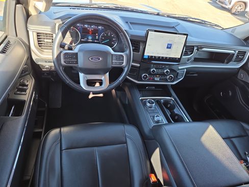 Used 2024 Ford Expedition XLT image 7