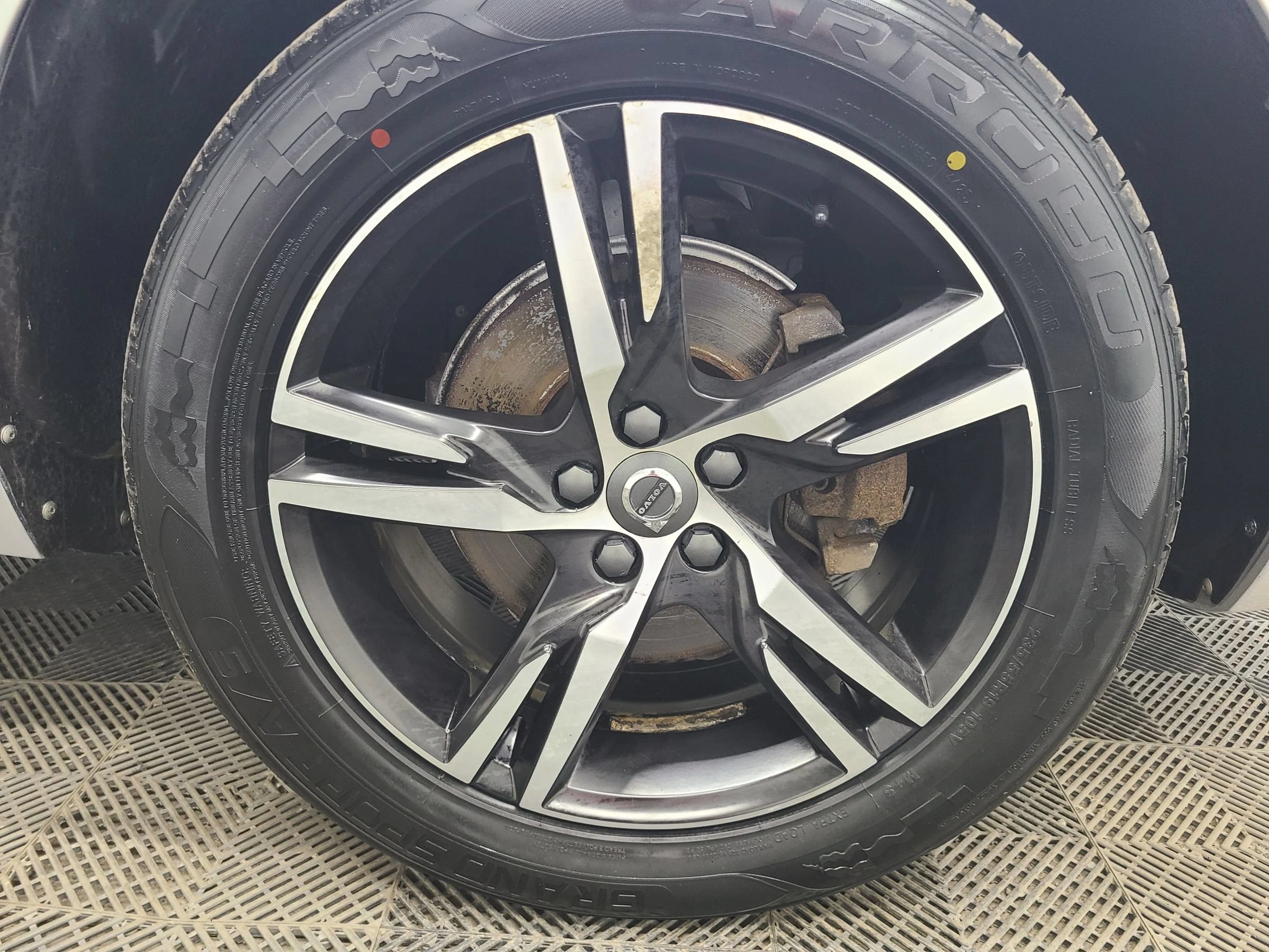 Used 2019 Volvo XC60 T5 R-Design AWD/4WD image 16