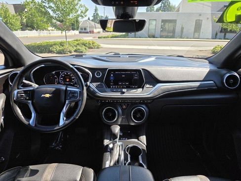 Used 2019 Chevrolet Blazer Premier w/ Driver Confidence II Package FWD image 9