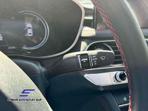 Used 2023 Genesis G70 2.0T w/ Sport Prestige Package image 28