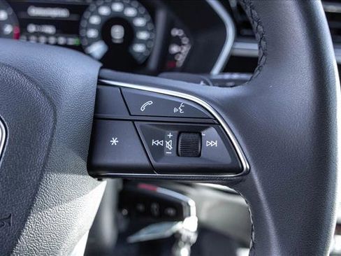 Used 2025 Audi Q3 2.0T Premium image 15