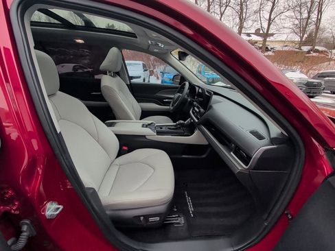 Used 2024 Toyota Grand Highlander XLE image 18