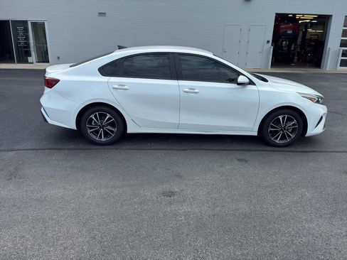 Used 2024 Kia Forte LXS FWD image 8