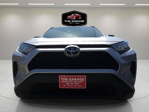 Used 2021 Toyota RAV4 LE AWD/4WD image 2