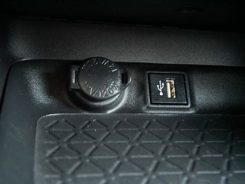 Used 2023 Toyota RAV4 XLE Premium image 31