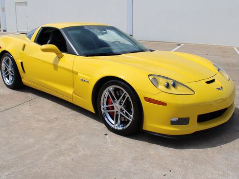 Used 2007 Chevrolet Corvette Z06 w/ Preferred Equipment Group RWD image 2