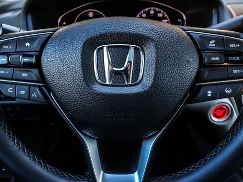 Used 2018 Honda Accord Touring image 16