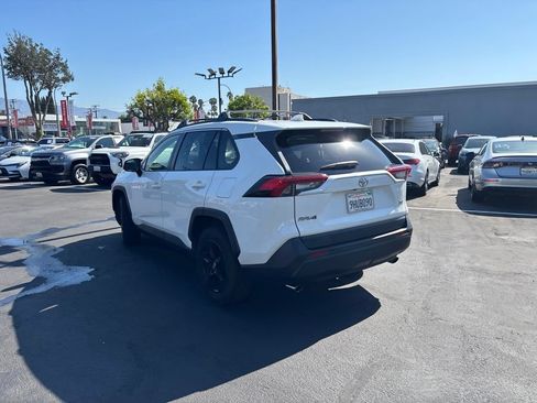 Used 2019 Toyota RAV4 XLE w/ Convenience Package FWD image 7