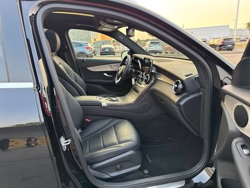 Used 2019 Mercedes-Benz GLC 300 4MATIC w/ Premium Package image 37