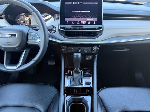 Used 2024 Jeep Compass Limited image 11