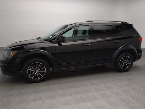 Used 2019 Dodge Journey SE w/ Blacktop Package FWD image 2