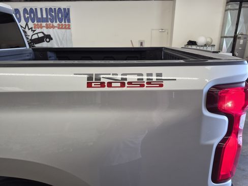 Used 2019 Chevrolet Silverado 1500 LT Trail Boss AWD/4WD image 9