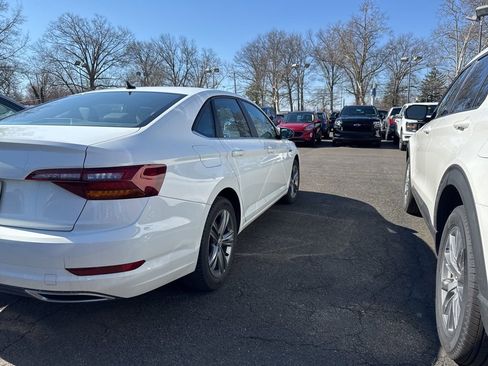 Used 2019 Volkswagen Jetta R-Line image 4