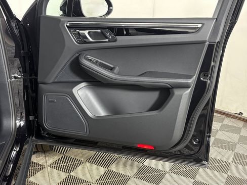 New 2026 Porsche Macan image 37