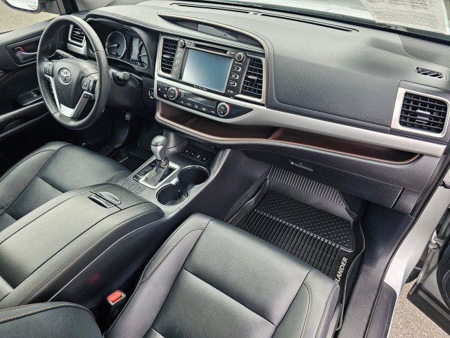 Used 2019 Toyota Highlander XLE AWD/4WD image 11