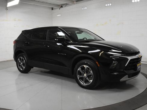 Used 2025 Chevrolet Blazer LT FWD image 1