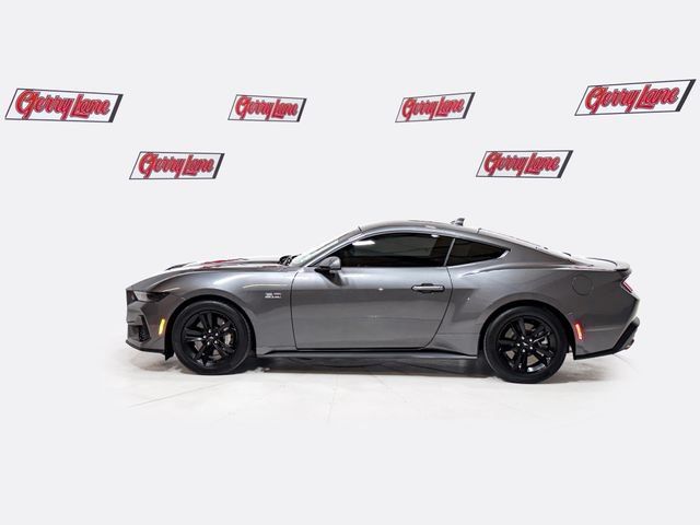 Used 2025 Ford Mustang GT RWD image 4