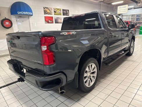 Used 2019 Chevrolet Silverado 1500 Custom w/ Custom Value Package image 3