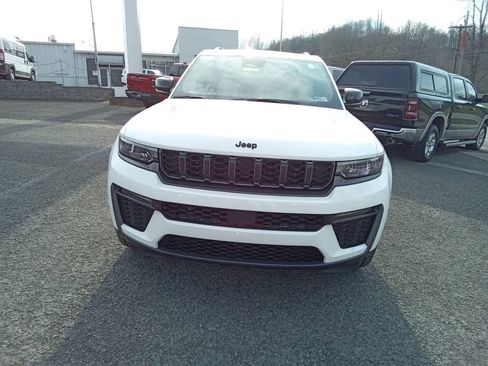 New 2026 Jeep Grand Cherokee Limited w/ Limited Altitude Package AWD/4WD image 10