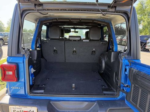 Used 2023 Jeep Wrangler Unlimited Sahara w/ Cold Weather Group AWD/4WD image 32