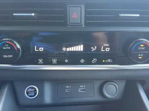 Used 2023 Nissan Rogue SV FWD image 22