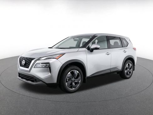 Used 2025 Nissan Rogue SV AWD/4WD image 3
