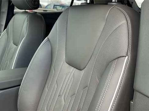 Used 2024 Buick Encore GX Avenir w/ Avenir Convenience Package image 19