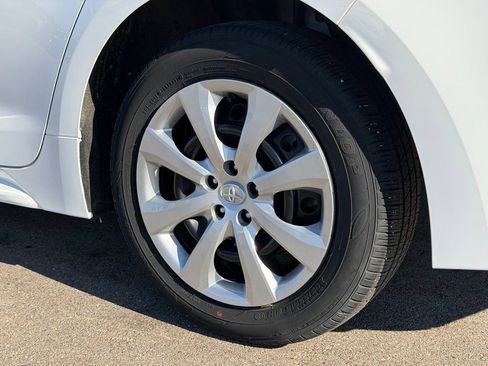 Used 2025 Toyota Corolla LE FWD image 19