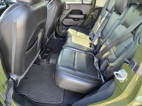 Used 2021 Jeep Wrangler Unlimited Sahara AWD/4WD image 11