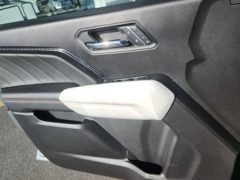 Used 2023 GMC Canyon AT4X AWD/4WD image 9