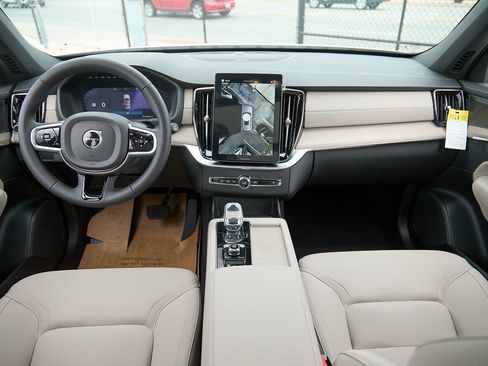 New 2026 Volvo XC90 B6 Plus w/ Protection Package Premier image 26