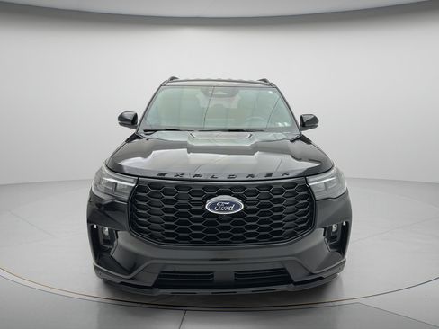 Used 2025 Ford Explorer ST-Line w/ ST-Line Street Pack AWD/4WD image 2