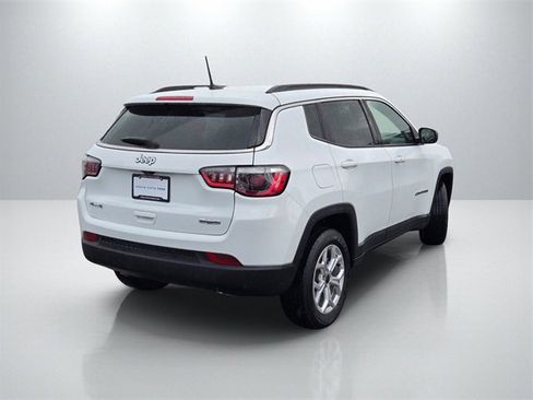 Used 2025 Jeep Compass Latitude image 4