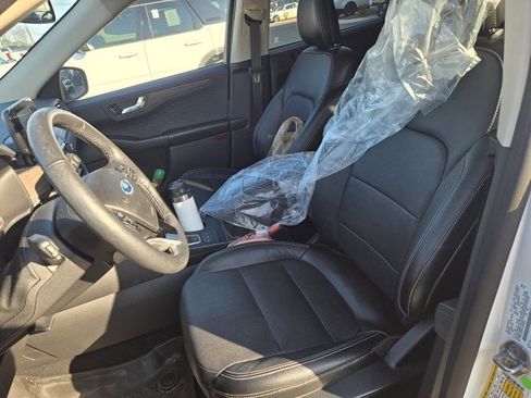 Used 2020 Ford Escape Titanium image 10