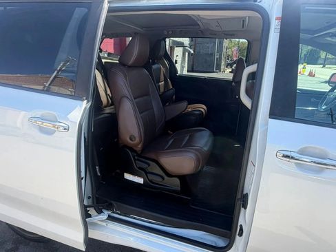 Used 2019 Toyota Sienna Limited Premium AWD/4WD image 14