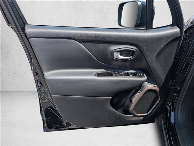 Used 2023 Jeep Renegade Latitude AWD/4WD image 22
