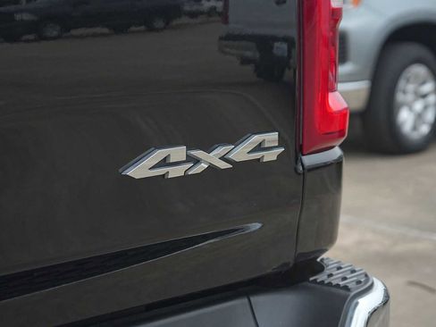 Used 2025 RAM 1500 Laramie AWD/4WD image 8