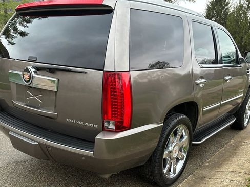 Used 2014 Cadillac Escalade Luxury AWD/4WD image 6