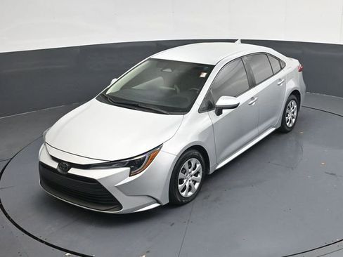 Used 2024 Toyota Corolla LE image 43