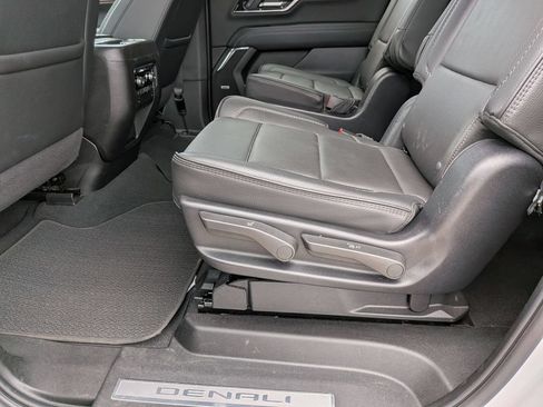 Used 2025 GMC Yukon XL Denali AWD/4WD image 27