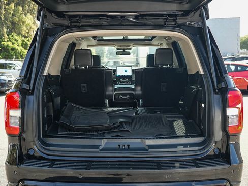 Used 2023 Ford Expedition XLT image 24