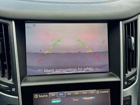 Used 2017 INFINITI Q60 2.0t w/ Moonroof Package RWD image 10