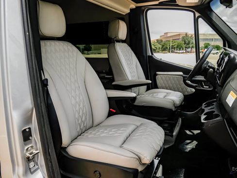 Used 2023 Mercedes-Benz Sprinter 3500 image 42