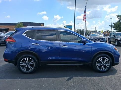 Used 2019 Nissan Rogue SV w/ Premium Package AWD/4WD image 5