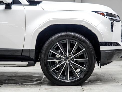 Used 2024 Lexus GX 550 w/ Cold Area Package image 9