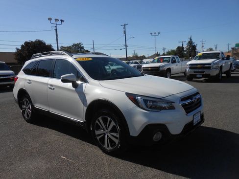 Used 2018 Subaru Outback 2.5i Limited image 3